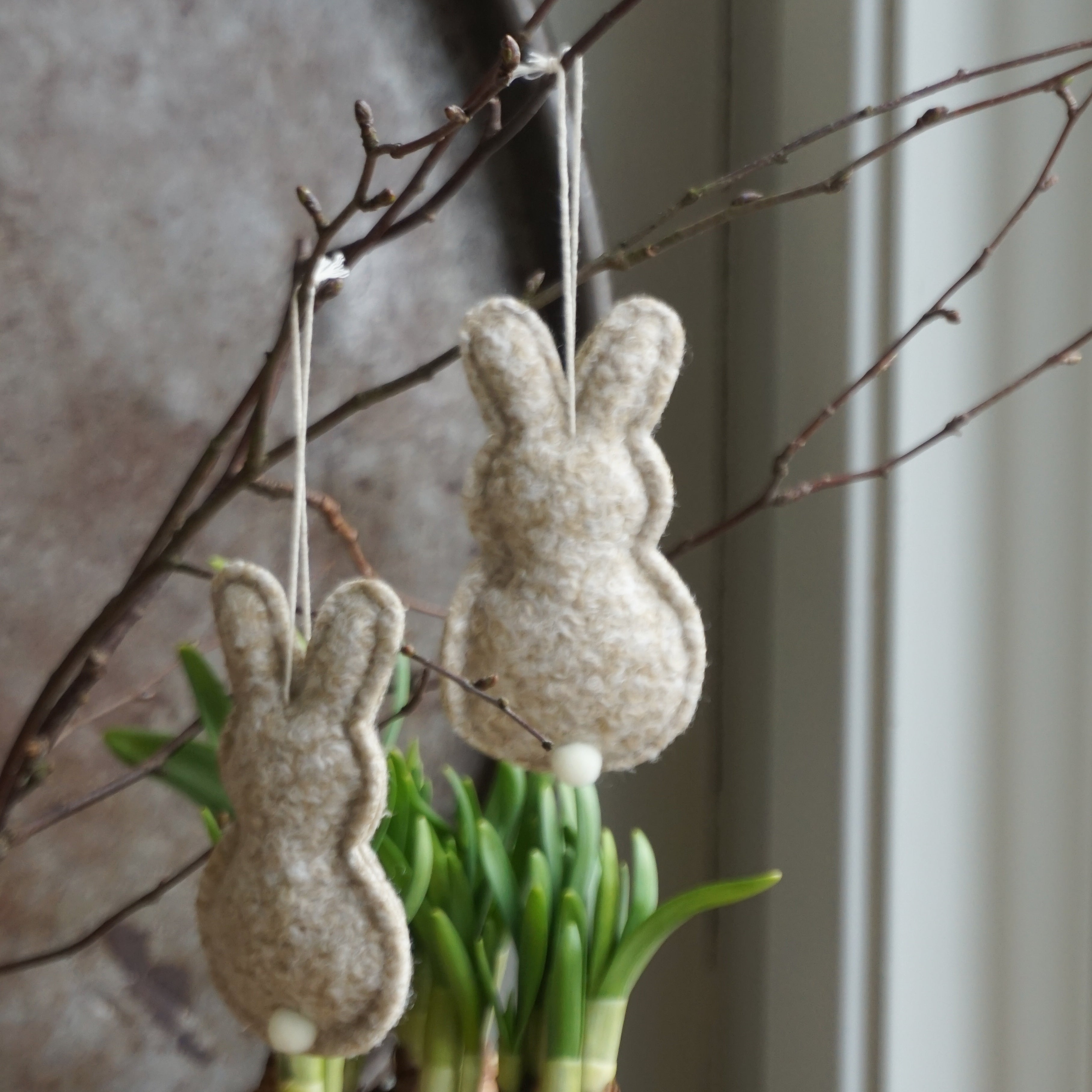 Påskehare med oppheng - beige