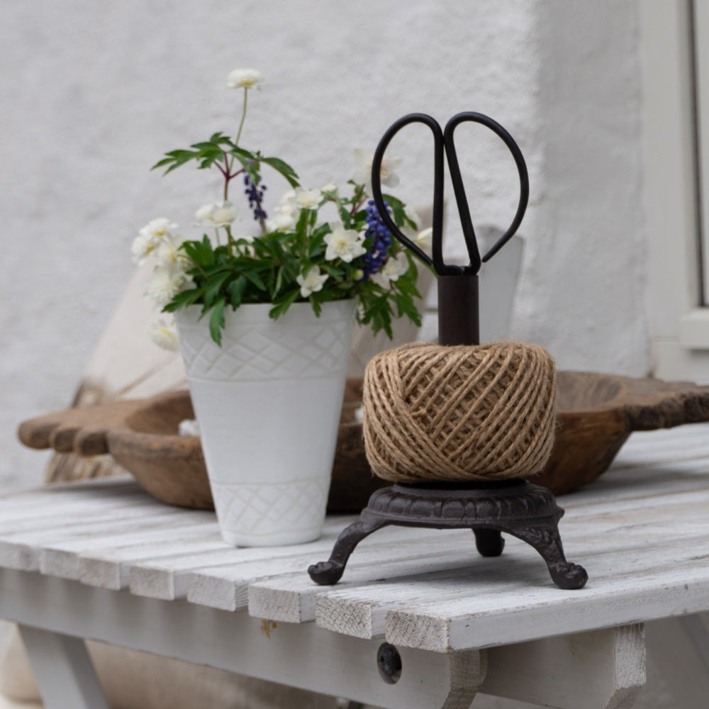 Jutetrådholder med saks