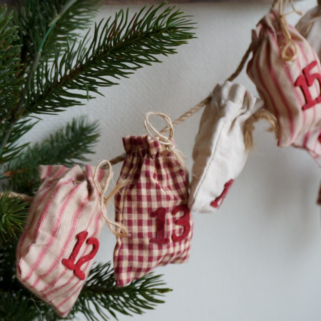 Adventskalender - rød/beige