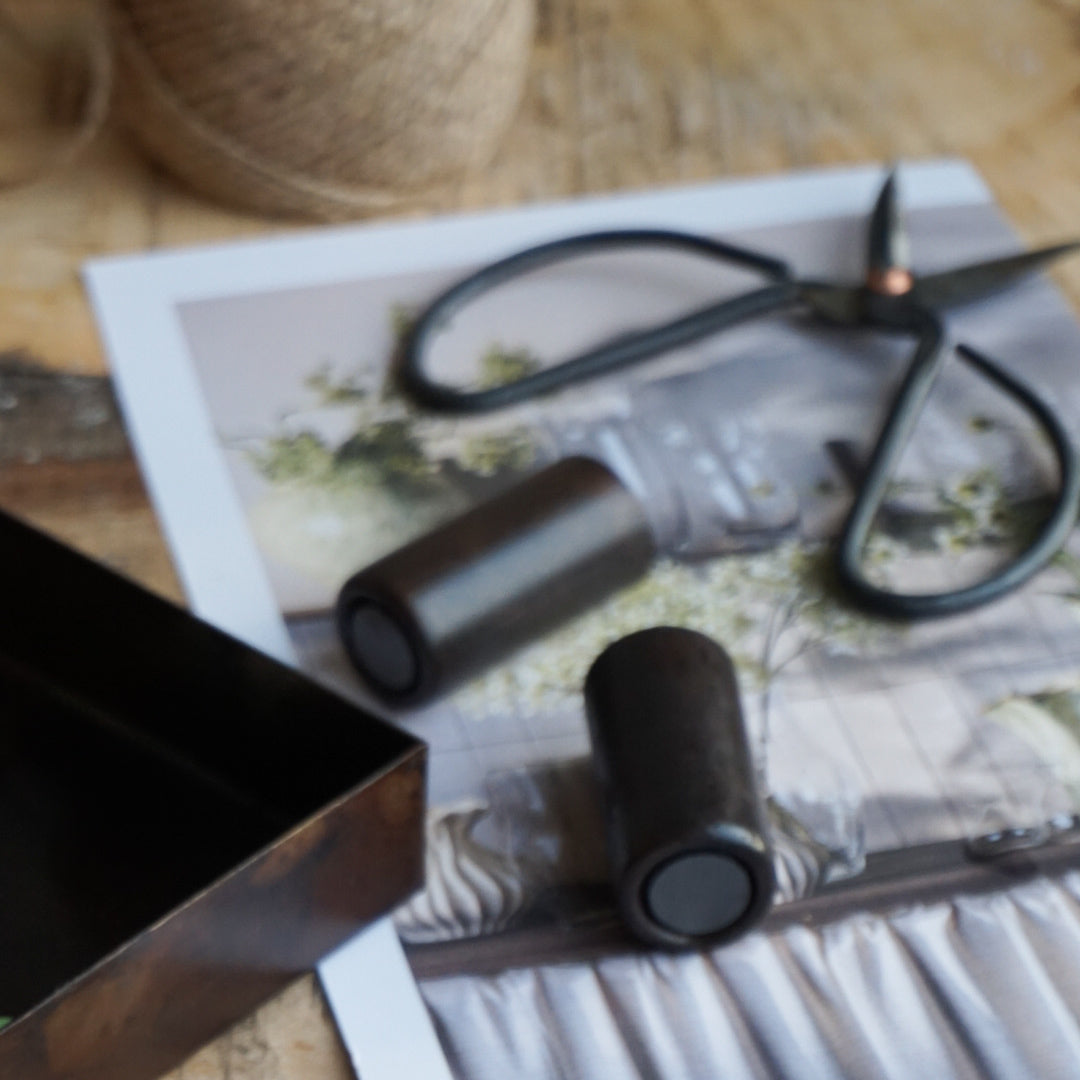 Kronelysholder magnet - antikk brun